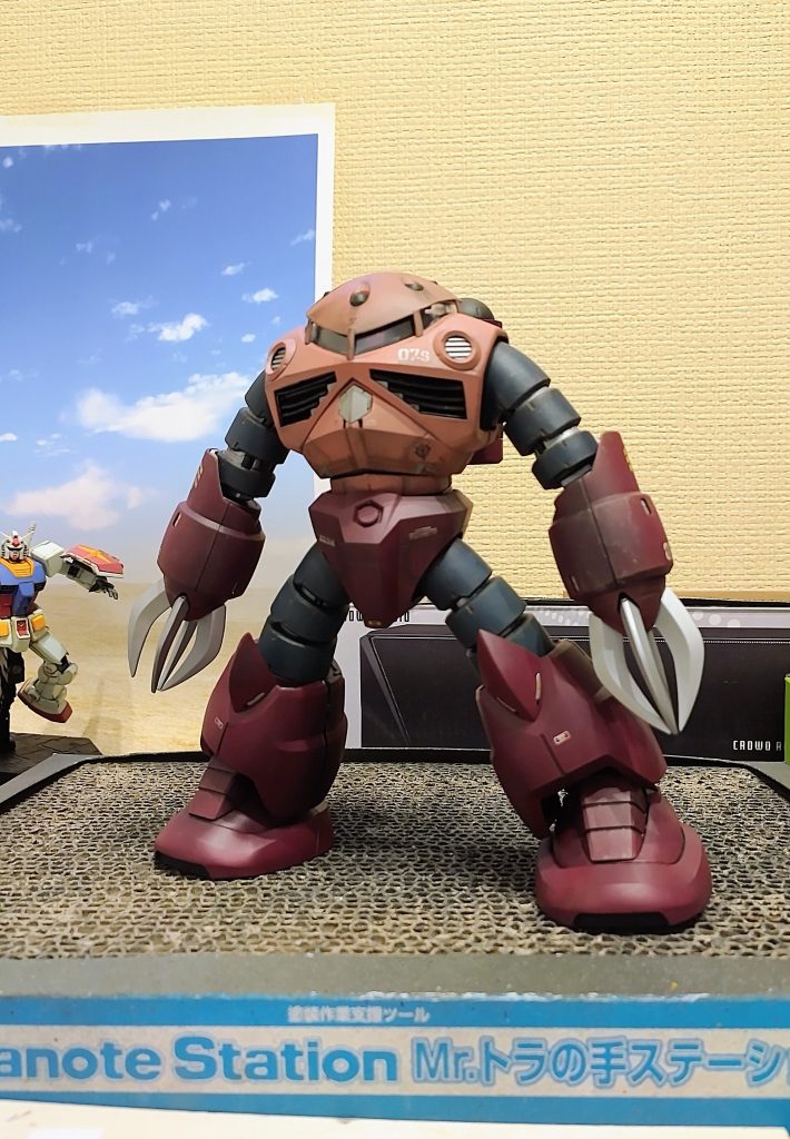 ちょっとずんぐりとさせたかったので、腕にスペーサーを入れて数ミリ延長し、胴パーツの取付け位置を数ミリ下げて胴を短く見せています🙂