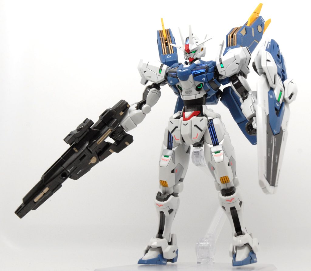 白い肩にしたので、よりヒロイックな感じになったように思います。