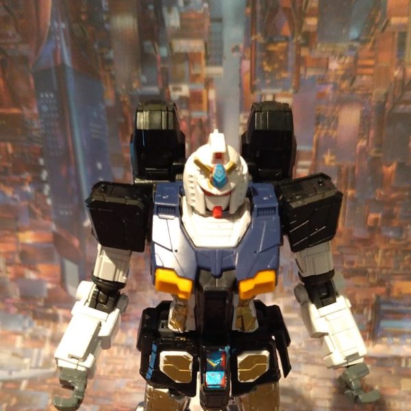 試作機　コロニー内を滑空？！