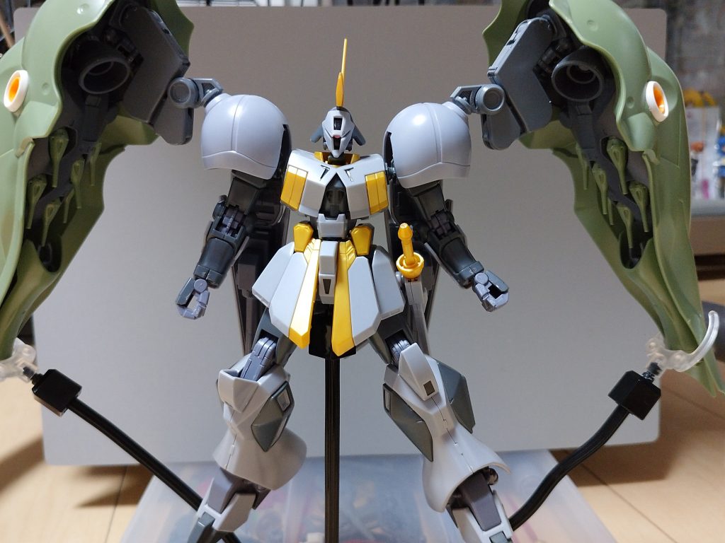 ファンネルコンテナが重すぎて、腕が外れる。