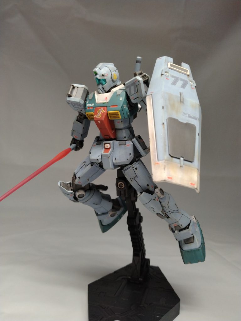 シールドのリブが好みでなかったので、削って補強板貼り付け。