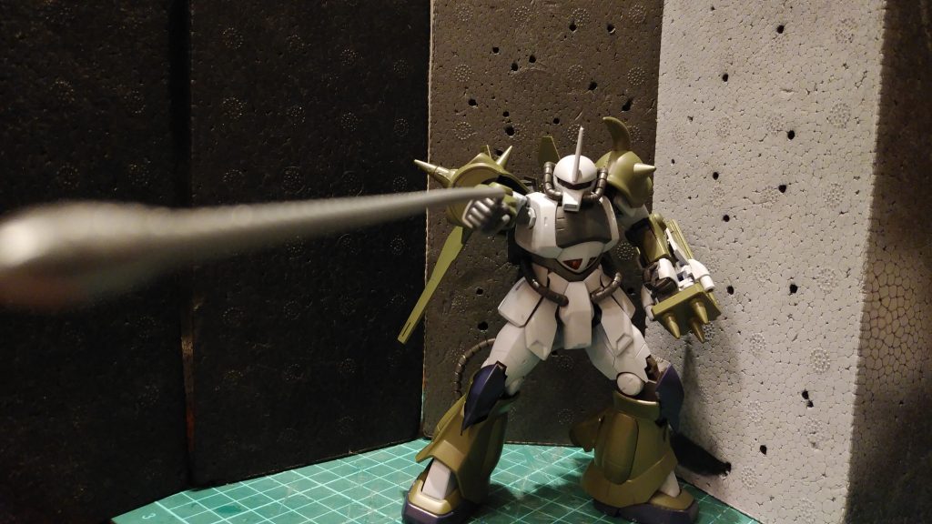 この基地には1年戦争末期に開発されたグフ複合試験型が1機あったが、肝心なコアとなるリトルドップが大破していた。