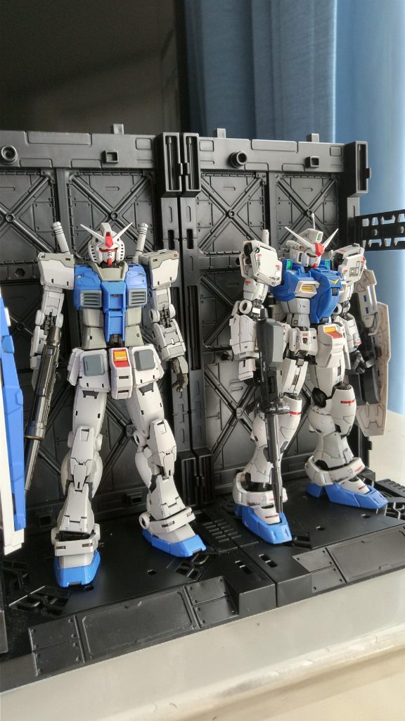 てな感じ(笑)と、言うことで、RX-78ver.2に連邦マーク入れたくなかった訳です(笑)並ぶといい感じです。 やはり、バンダイ様、GP-03ステイメンをお願いします。出来れば、夢のデンドロビウムとの合体を! そして、RGデンドロビウム… いや、言い過ぎました。   いや、是非(謎)