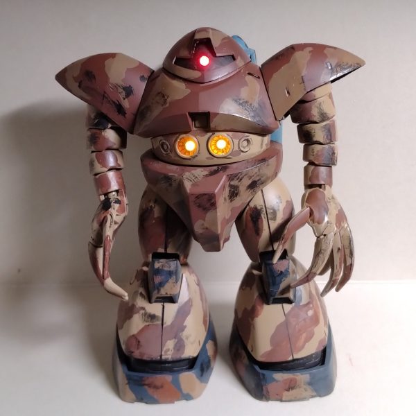 ゴッグ　迷彩とLED