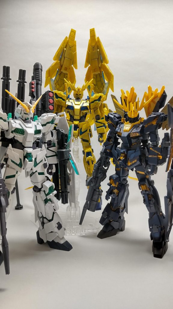 最後はユニコーン三兄弟で集結写真これがやりたかったんですよ！！！やっと3機揃いました、めちゃ嬉しいです(*^^*) あ、ポージング写真が少ないのは、ポーズとらせるの大変で諦めたのと、バックパックのスタビライザー折ってあんまり動かしたくないので、撮ってないです。パーツは折らないように気をつけますm(*_ _)m