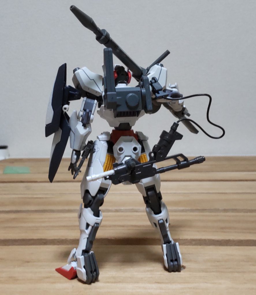 キャリバーンをベースに、アスタロトやソードストライカー等のパーツを付け足しました。