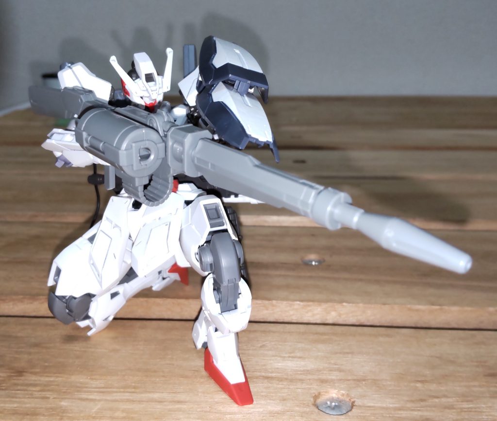 フロントアーマーをHi-νのものに変えた影響で足が上げにくくなりましたが元々よく動くのでそんなに気にならず