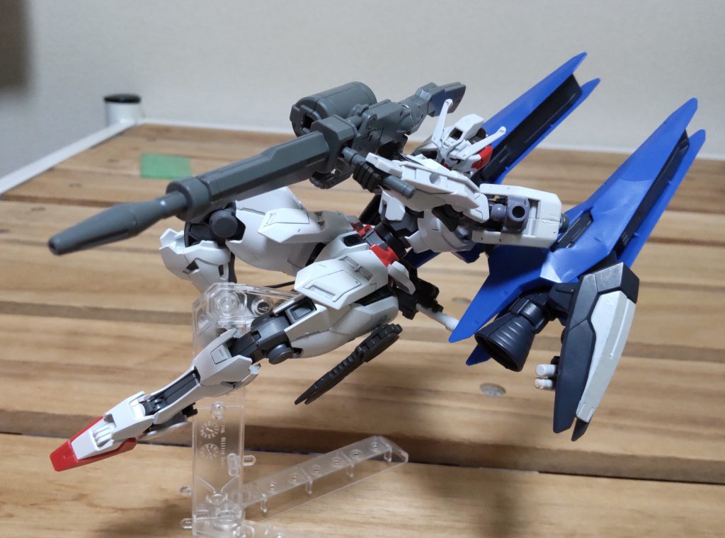 ライフルを持たせてブースターのマウント位置をもう少し自由に動かしたいので調整するかも