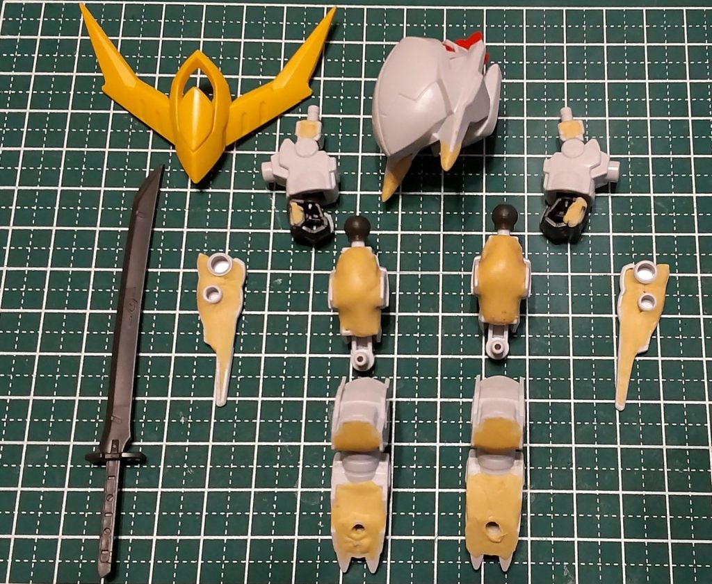 肉抜きパーツにパテで肉詰め作業&先端をシャープ化。