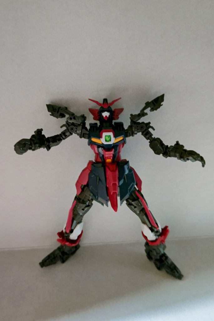 そして、胸と腰装甲。内部フレームならではの製作工程です。つづく