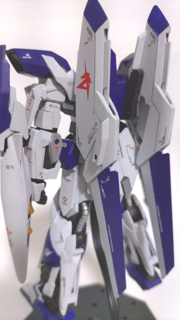 デカールは剥がれるのが怖く今まで最後に貼ってましたが、今回は貼ったあとにクリアーを塗りました。やっぱりこっちの方が自然に見えていいですね。