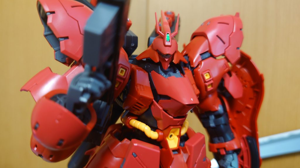 個人的にはこの武器を構えてるポーズがサザビーの良さが伝わってるんじゃないかな？と思って