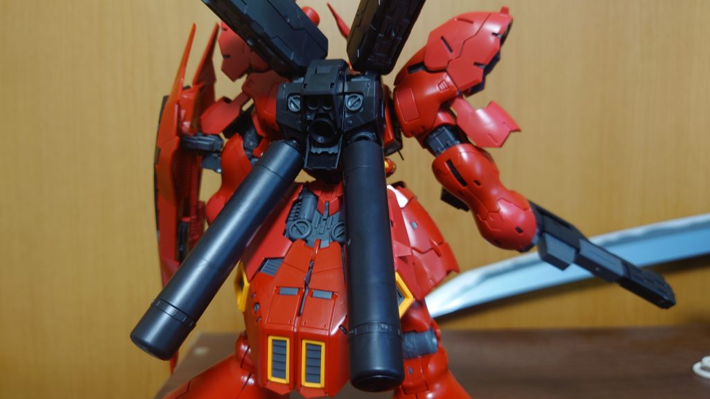 サザビーと言えば あの発進シーンですよね！！後ろ姿もカッコよすぎます！！(購入して本当に良かったですいつかMGver.K.a.の方も作ってみたいですね。( ◜ᴗ◝) 