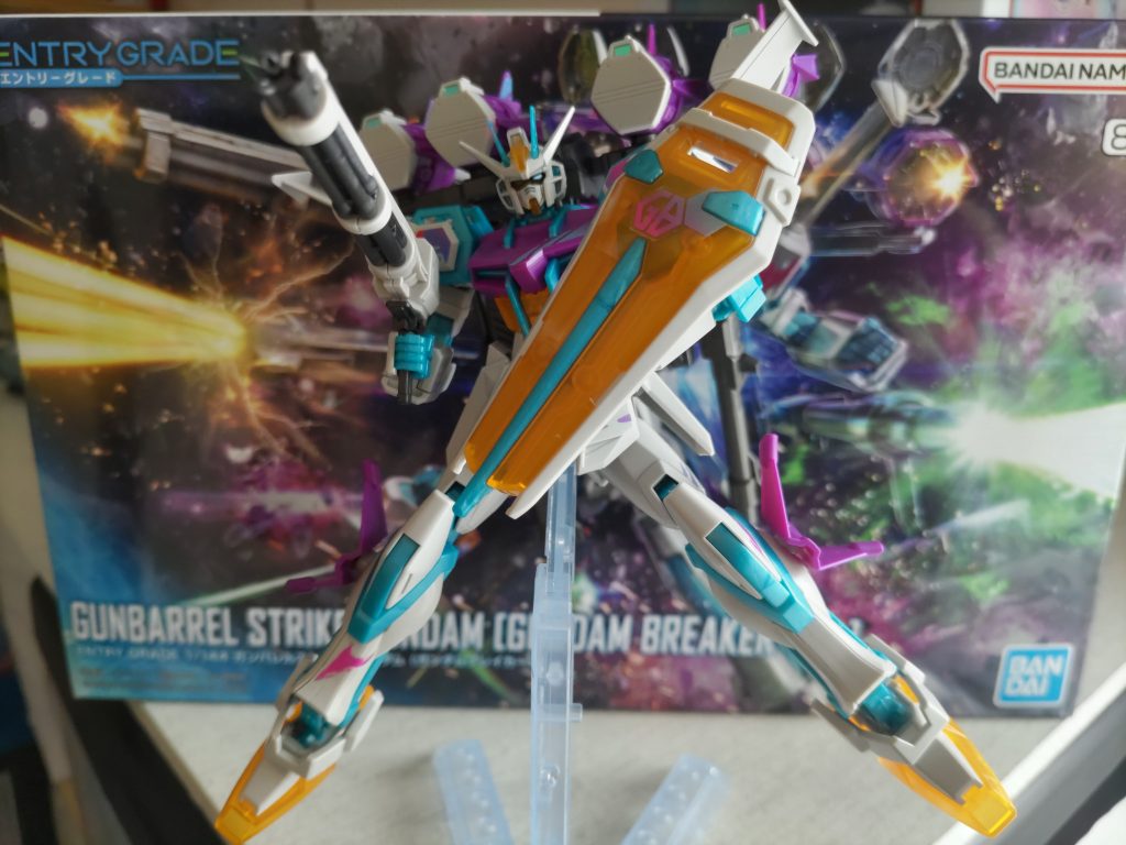 限定でついてくるシールもオシャレ盾にはGB(ガンダムブレイカー)の文字があります