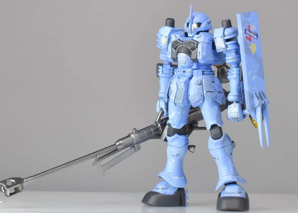 実はコイツ、リサイクルショップの組み済みコーナーで見つけてリペイントしたのです。マシンガン、ヒートホークは付属していなかったのでこれでフル装備です。