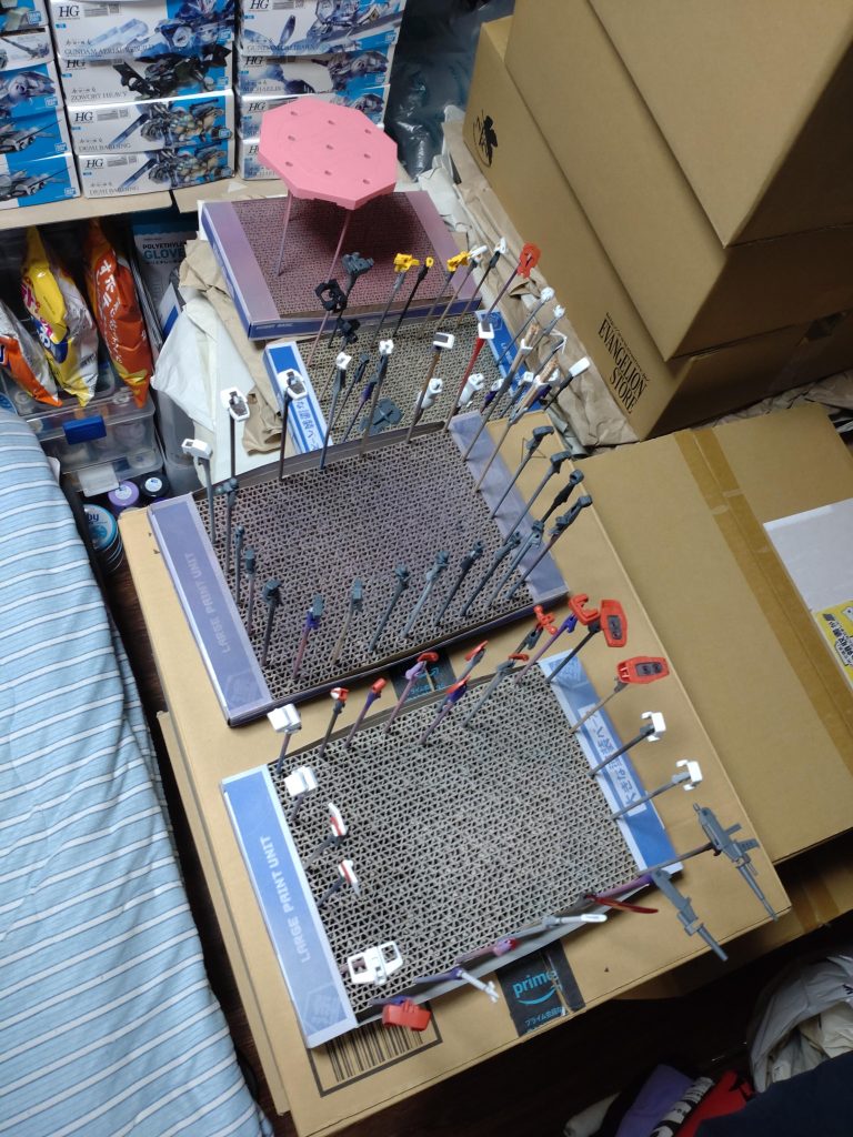 ベースはサフ状態、ラーガンダムは部分塗装→トップコートつや消し状態