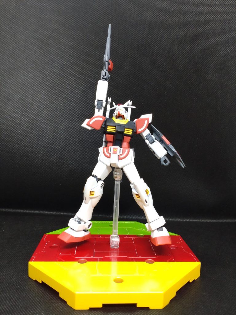 アクションベースはガンダムサイドFにて、実施していたランナー直売所で購入した物をヤスリがけし塗装→トップコート光沢→コンパウンドで研ぎ出しをしています。