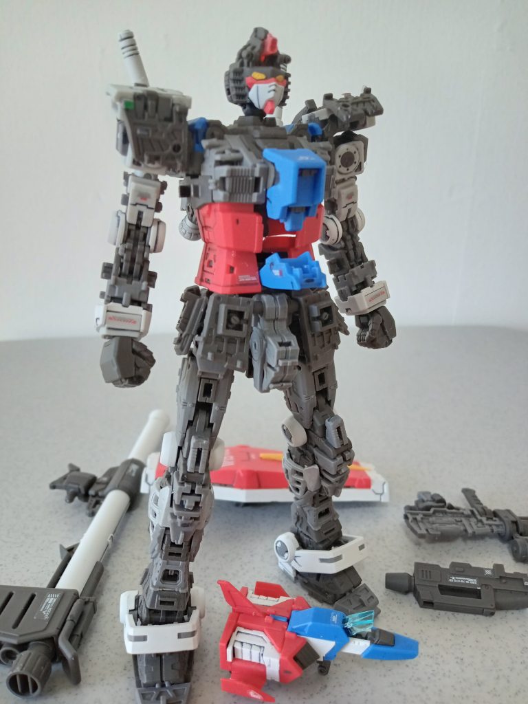 素っ裸でも絵になります。