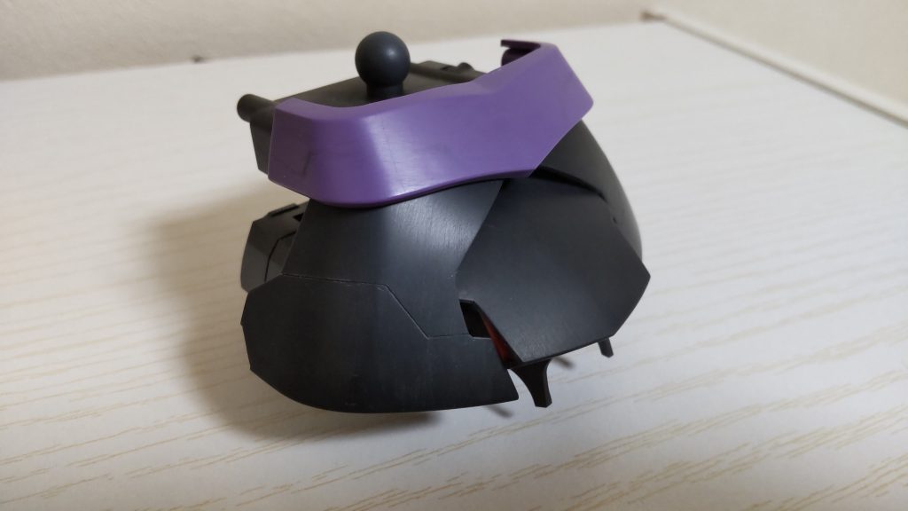 バッサリカットしたは良いが、スカート周りの展開をどうやって収めるか悩みました。