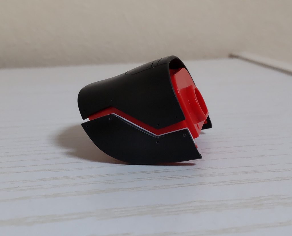 肩アーマーは赤いインナーフレーム?をチラ見せさせるためにカット✂️