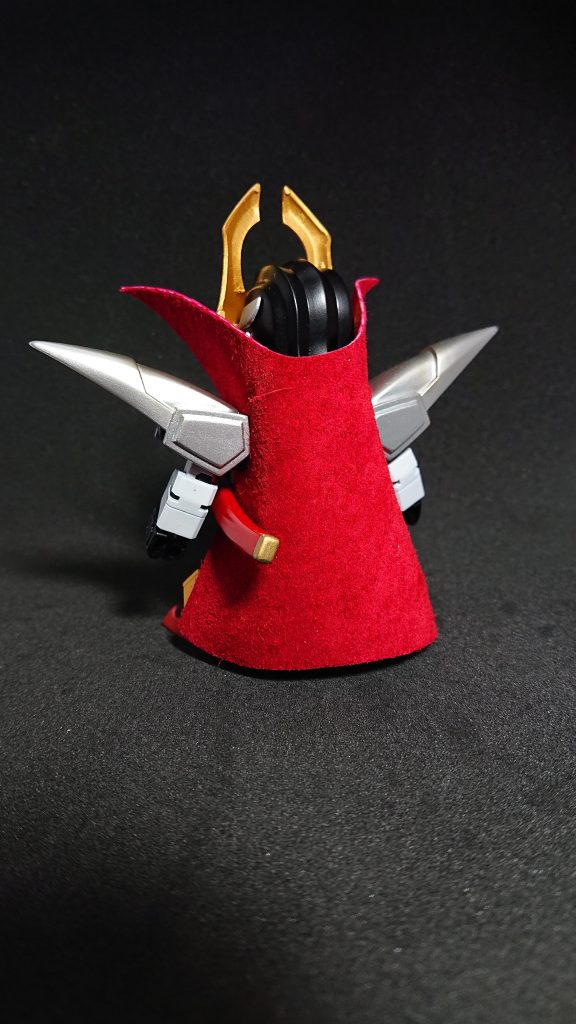 バックスタイル2マント風羽織はレザーを使用。ある程度固さもあってほつれないのがいい。