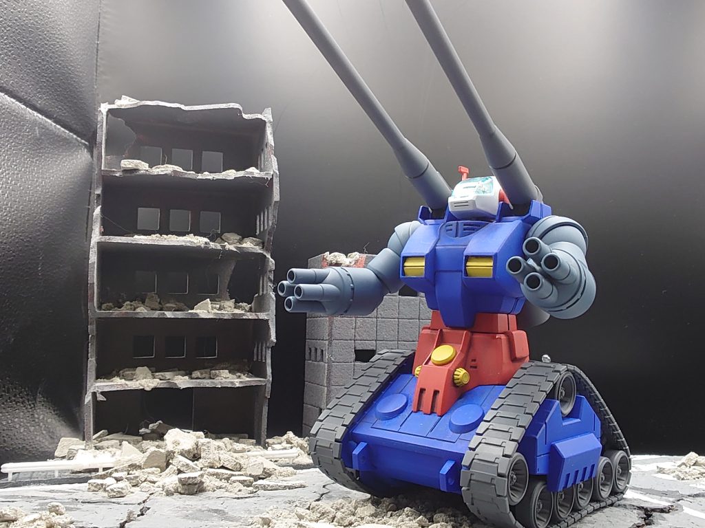 作り途中の都市廃墟ジオラマと一緒に