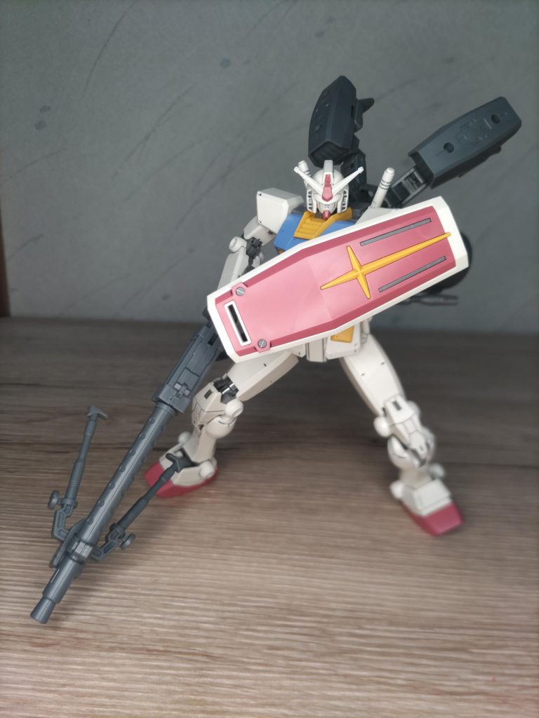 一緒に買った30mmの武装を装備させてみました。こいつは何持たしても映えるね。ということで、他製作中のプラモを放りだして気分転換に作成していたガンダムでした～。