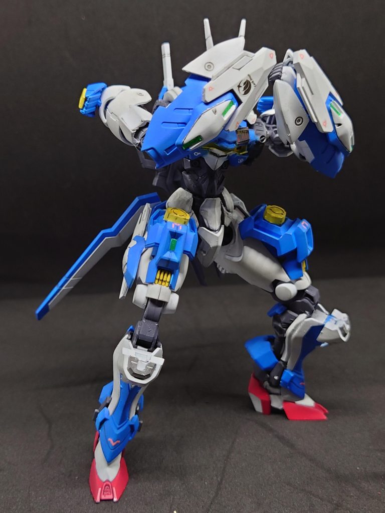 ガンビットガントレットエアリアル・パンクラチオンの主力兵装     大型ガンビットであり飛ばすことが可能でありビットオン形態でも射撃が行えるガントレットから繰り出される射撃は強力で最大限に下げてやっと決闘仕様に使用可能になった防御面も優秀でガントレットから発生される対ビームフィールドが形成されビームを弾く攻撃面では物理で殴りつけるため強力決闘の時はコックピットを避けて攻撃を心掛けなくてはいけないためパイロットの力のさじ加減である…