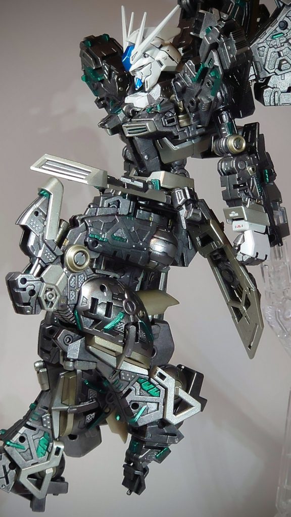 このキットまじで可動エロすぎです。最初はフレームなんて単色でいいかなーって思ってたんですがここまで動くと塗っちゃいますよねーw