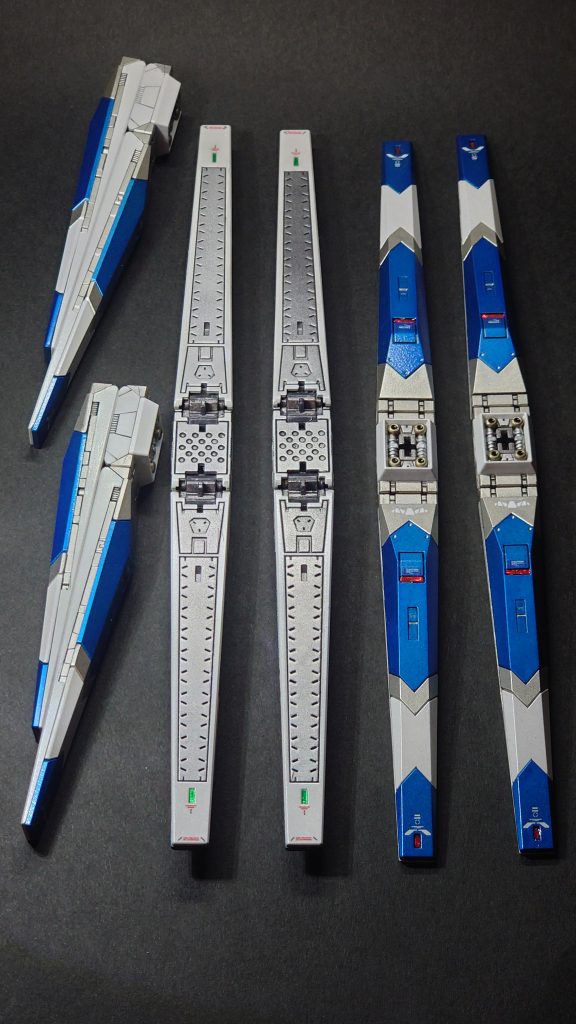ファンネルは側面、裏側も塗り分けてみました。これはめんどくさかったですねーうちにRGのνガンダムも積んであるんですがこの手間考えると作るのはまだ先になりそうです。