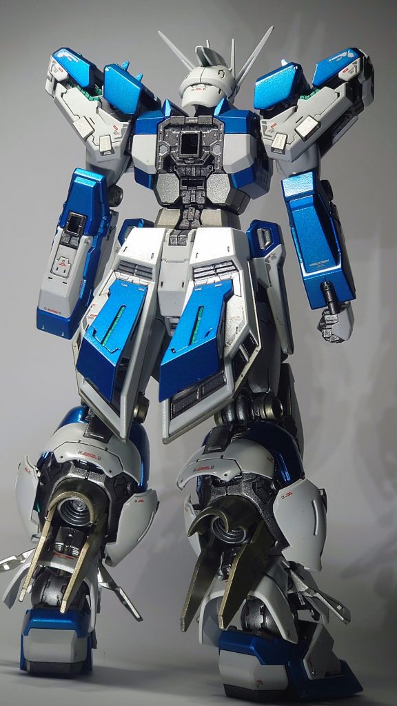 塗装でキツくてふくらはぎの装甲閉めたら開かなくなりそうなので撮っておきました。普段HGメインで作ってるのでRGのこういうギミックは新鮮でいいですね。