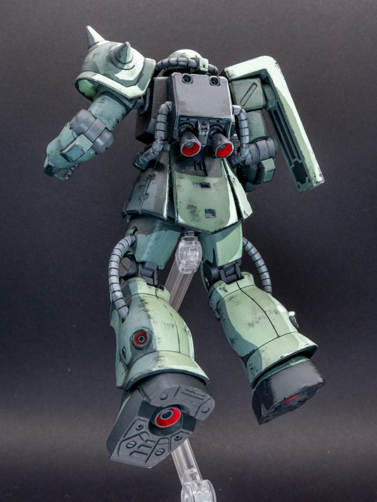 リアのスラスターは赤で塗り分け。