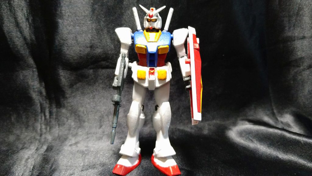 水性ホビーカラーで塗り直し！よみがえるガンダム〜♪ってねベタつくガンプラマーカーの色は出来るだけヤスリで削り取ってから塗りました。スミ入れは20年前から今でも下手くそだから塗りつぶし！