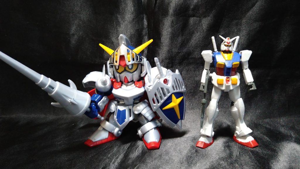 ザ・ガンダムは当時200円の食玩。小さいです。でも、200円なら結構いいんじゃないかとｗ今ではもっと可動域やカッコよさが格段に良くなった食玩が売られてますが、現代では200円じゃどんな食玩も出してくれないよなぁLEGEND BB騎士ガンダムは比較用に配置