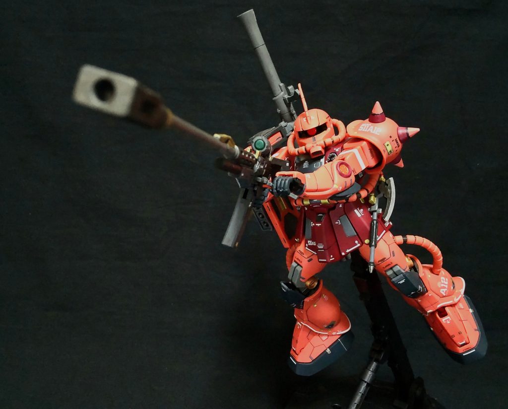 MS用対艦ライフルASR-78。the originのルウム戦役の奇襲でぶっぱなしてました。デュナミスのライフルのバレルを延長し弾倉を取り付けてそれらしくしてます。 立たせての撮影が難しいのでアクションベースに乗せてます、接続ジョイントも脚を動かすため、加工して取り付けてます。