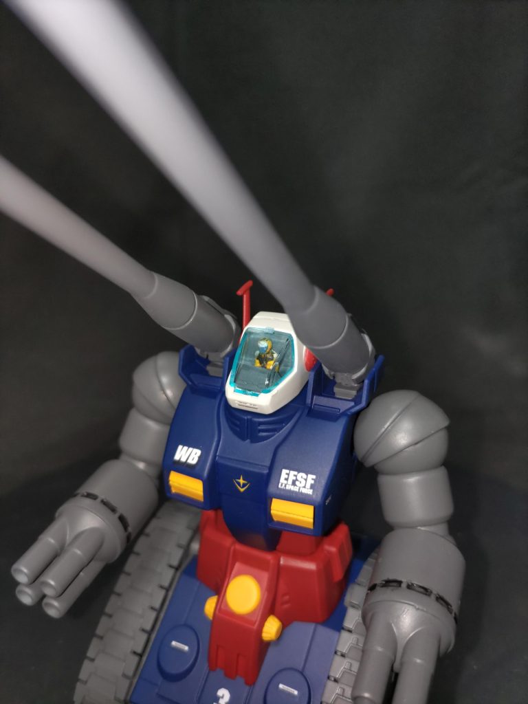 アップ、コクピットのフィギュアはMGのフィギュアを乗せ変えました。