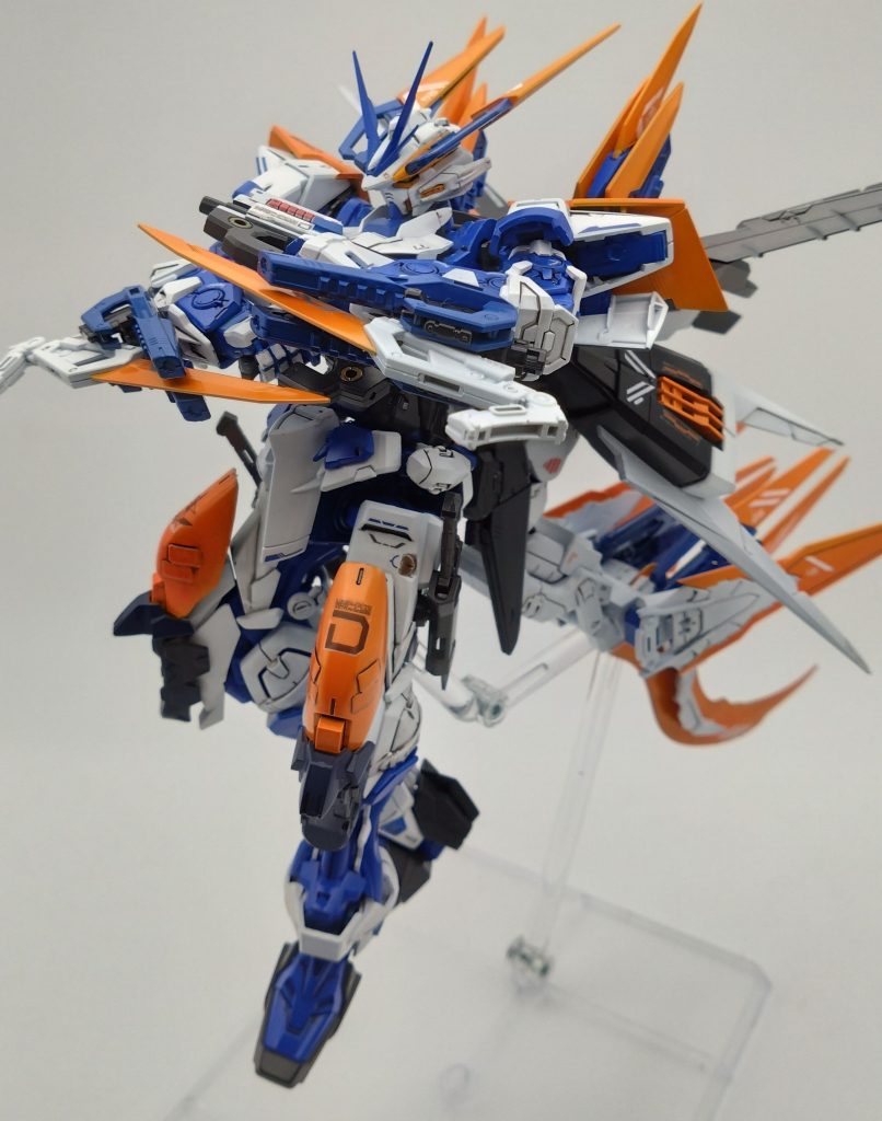 脚部の追加装甲はビームサブマシンガンの弾倉も内蔵