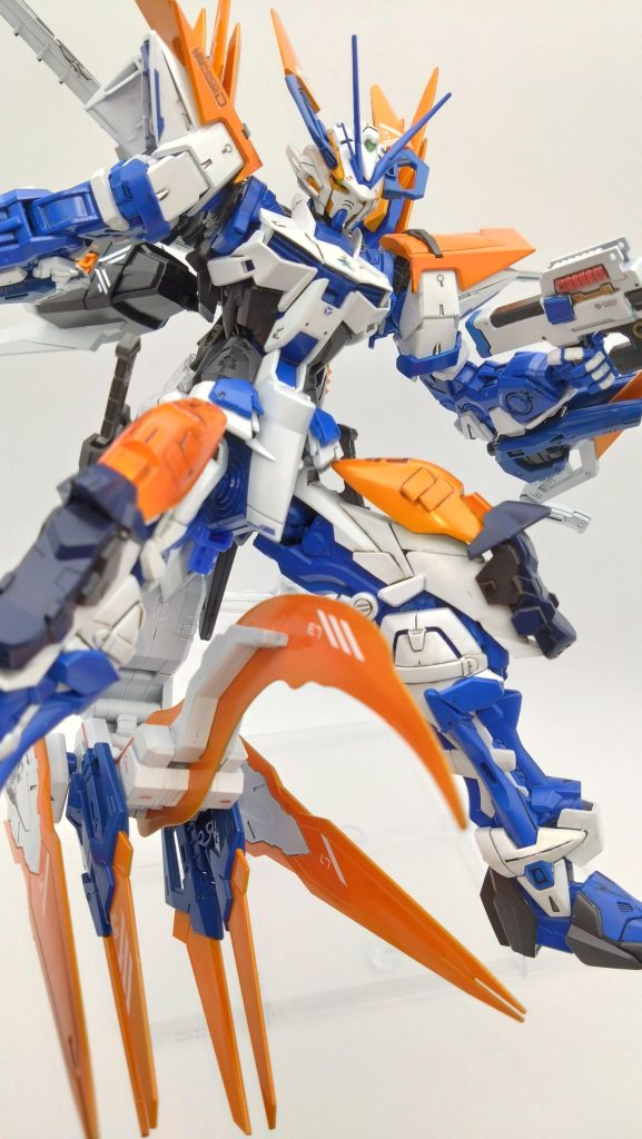 新武装サーペントテ―ルは大型センサードラグーンの一種で高度なオールレンジドラグーン操作も可能しかもタクティカルアームズも遠隔でドラグーンのようにレンジ攻撃も可能