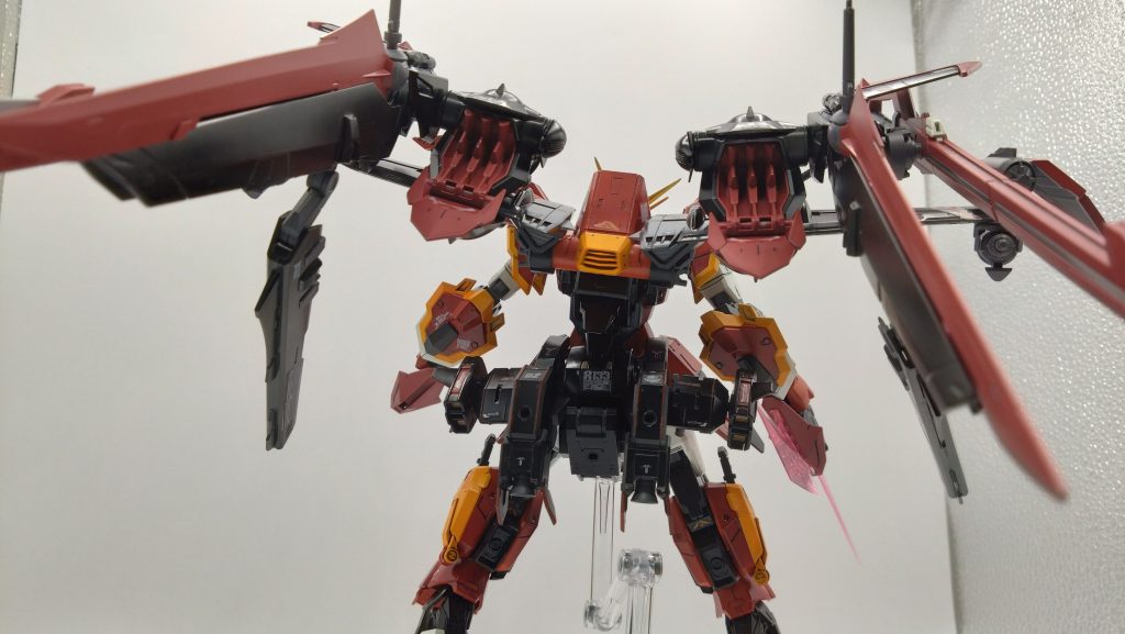 ヴァレリ・フォーミュラは元はダガー・ウィンダム系統用の次期ストライカーパックに競合コンセプトモデルで機動力はジェットストライカーより上回る能力を持っていたが生産コストが高すぎのと粉塵や微量なデブリ吸い込むとブースターの不調が相次いだため採用はされなかっためわずか数十機機しか生産されなかった。