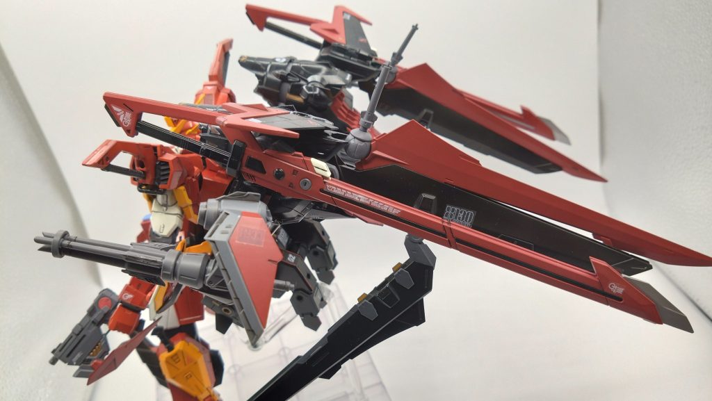 フル・リッパ―はヴァレリの目指したアコードを圧倒させる最強のソードカラミティをコンセプトにし二倍の機動力と継戦力・二倍の近接格闘能力を実現するためにエールパックとノワールパックを合体４門の対艦刀搭載とエールと腰部換装したヴァレリ独自開発した腰部補助ブースター通称ヴァレリ・フォーミュラのおかげで機動力向上も備えることができた。ただ欠点があり二倍の総重量になってしまいカラミティの機体関節が負荷がかかるため付属している武装とノワールパックは自動パージ機能がついている。