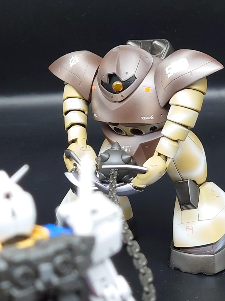 さすがゴッグだ、なんともないぜ!最近RGガンダムVer2.0と武器セットを手に入れたもんで、ガンダムハンマー見たら、このシーンやりたくなって、急遽積みプラから発掘してきました(笑)