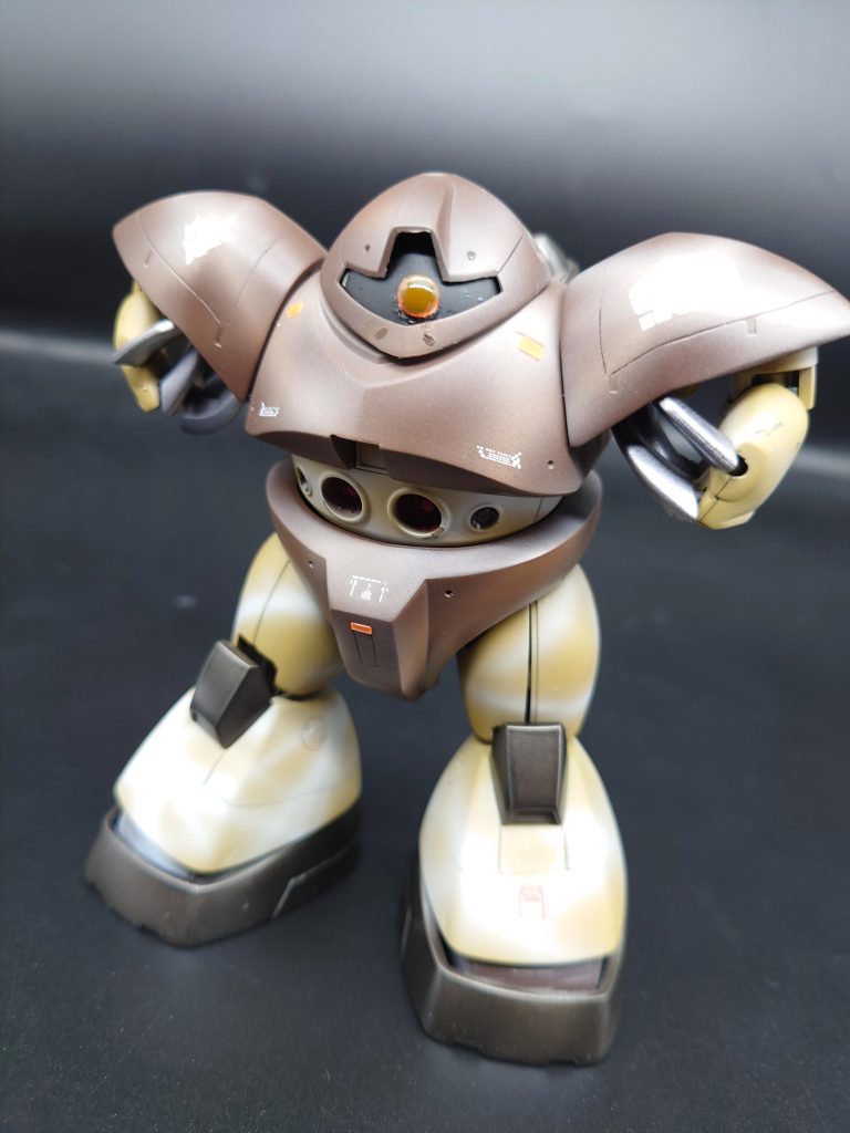 腕を短く収納したら、航行モードにも変形出来ます。