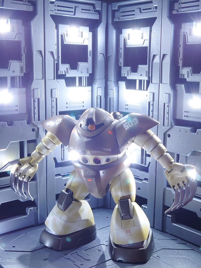 ワンダーウェイのハンガーベースでLED発光神々しいです…