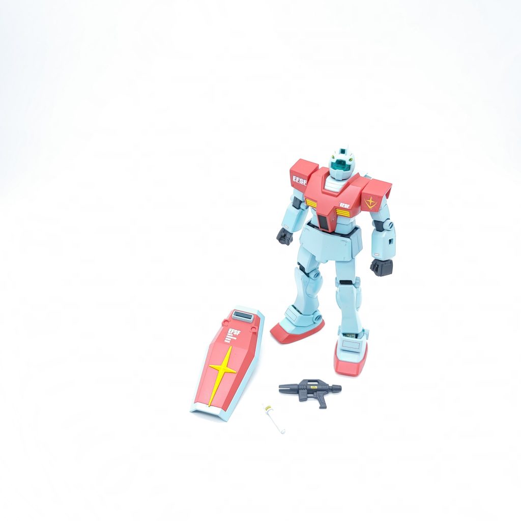 装備はビームスプレーガン、ビームサーベル、シールドの3つ