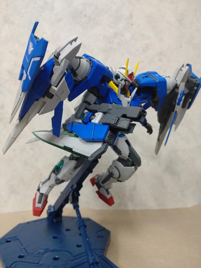 缶スプレーによる全塗装になりますパッケージのポーズを取ろうとしましたがライザーソード重すぎ&保管ケースに入らない問題でガンモードで展示です。 