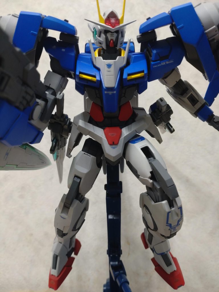 このキット用のGD無かったので別の1/100ダブルオーライザー用を流用。形合わないのも有りましたが何とか貼り付け。