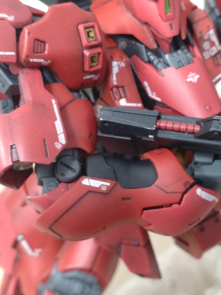 慣れないのでちょっとだけシルバーのドライブラシ