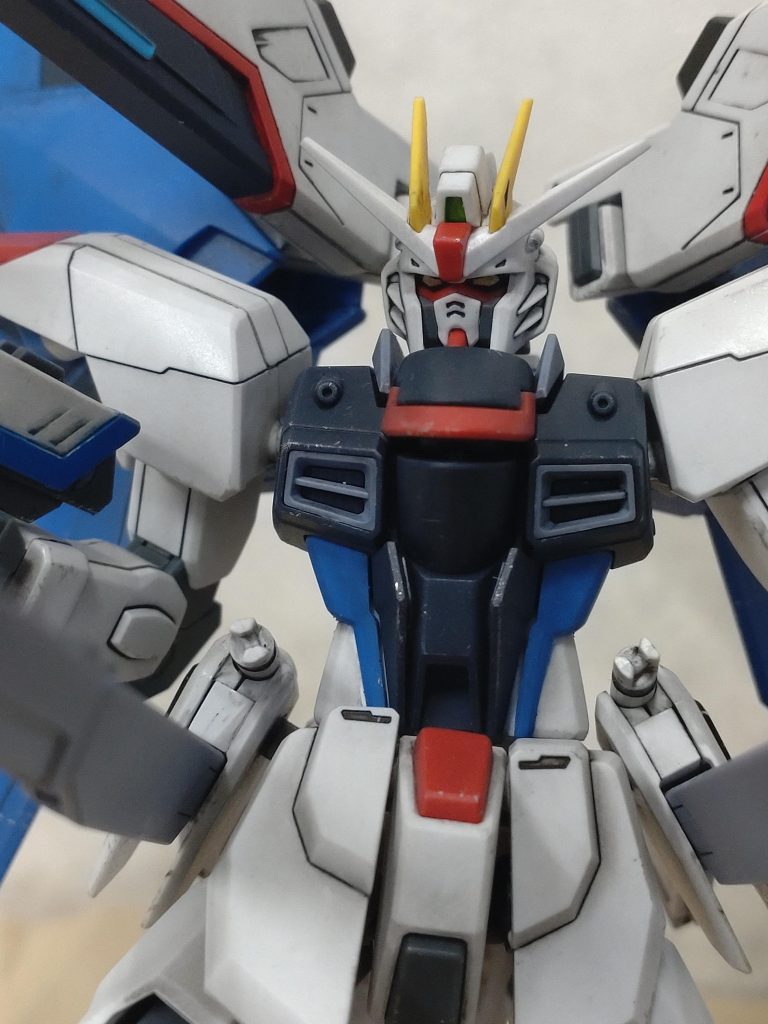 HGCEのフリーダムガンダムの顔は良いなぁ