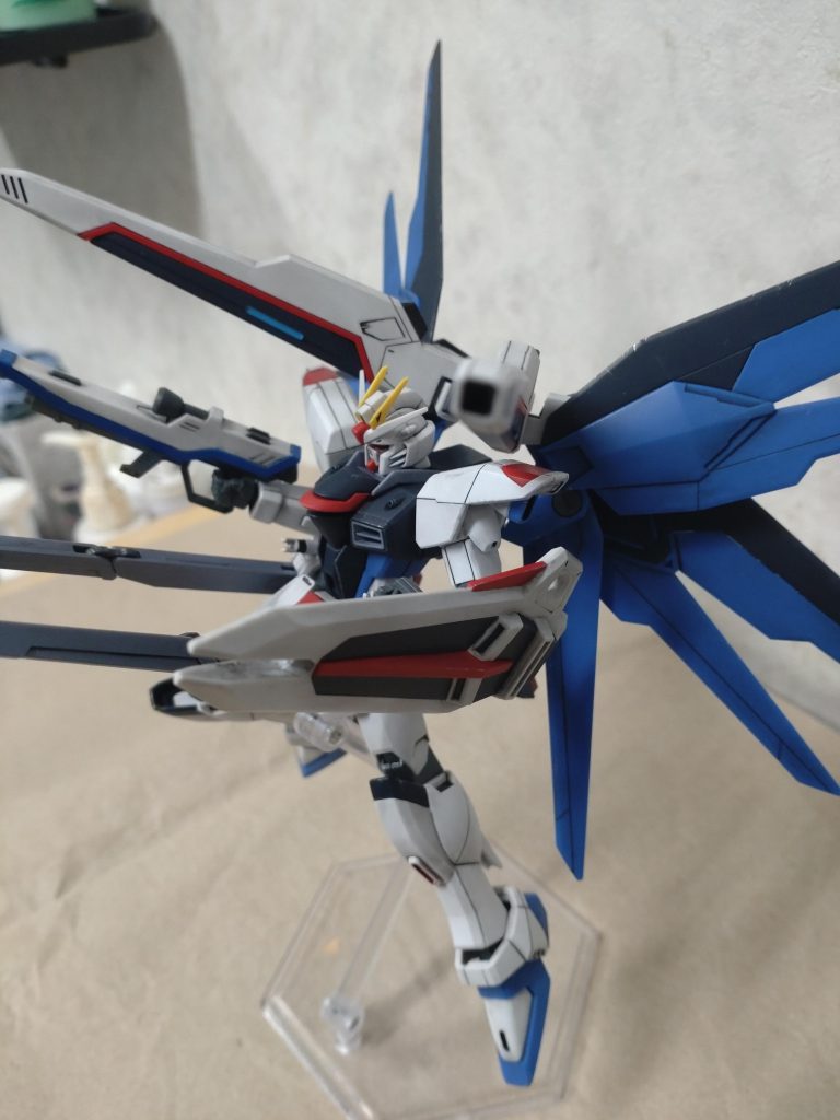 アンテナ処理 レールガンにビーム砲 ライフル スネや各部ブースターのレッドホワイトブルーグリーンブラックの部分塗装