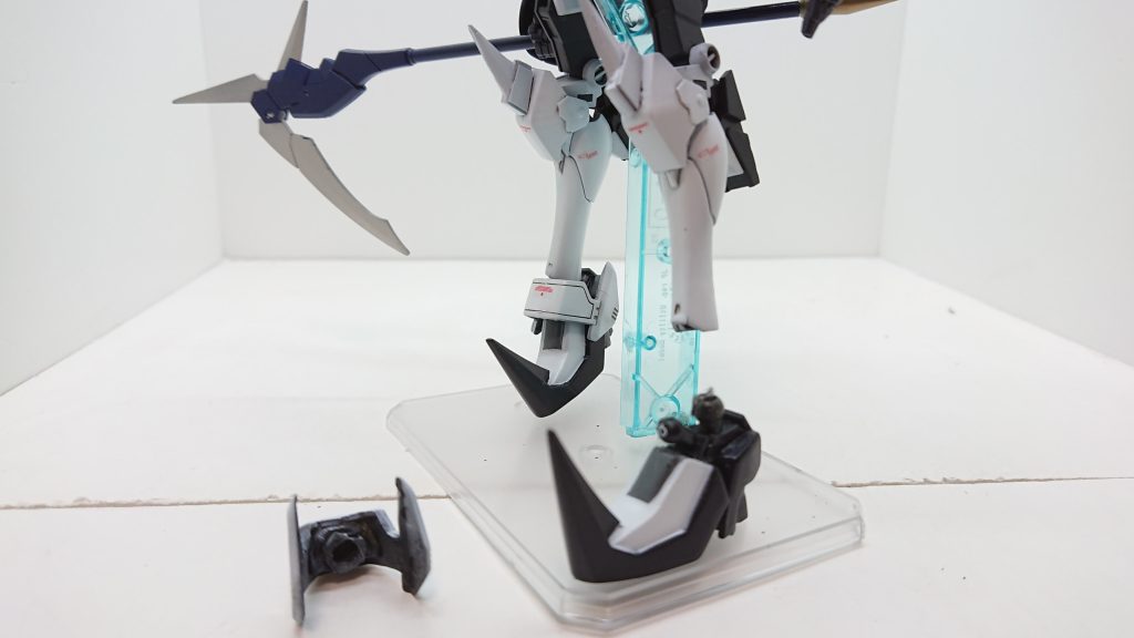 足ノーベルガンダムをユニットあわせて削りジョイント爪先は旧キットのデスサイズにしました‼️